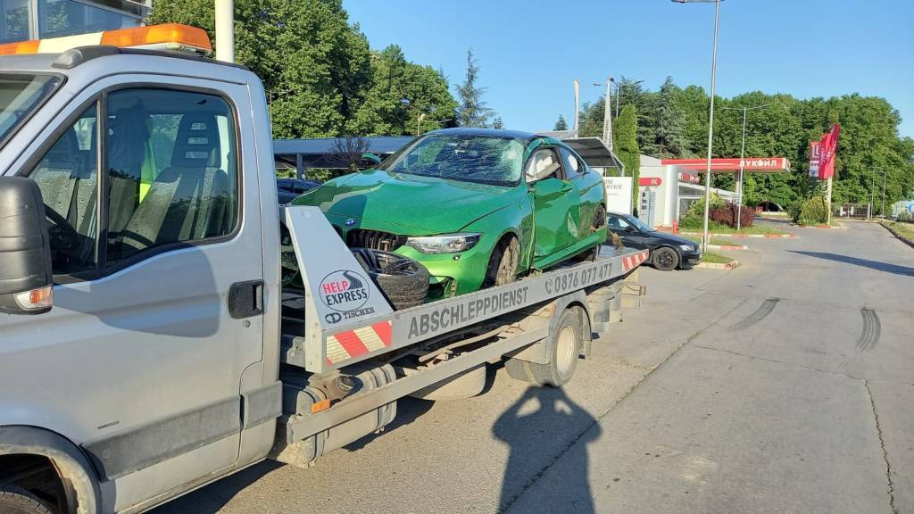 Пътна Помощ при ПТП на катастрофирало БМВ М.