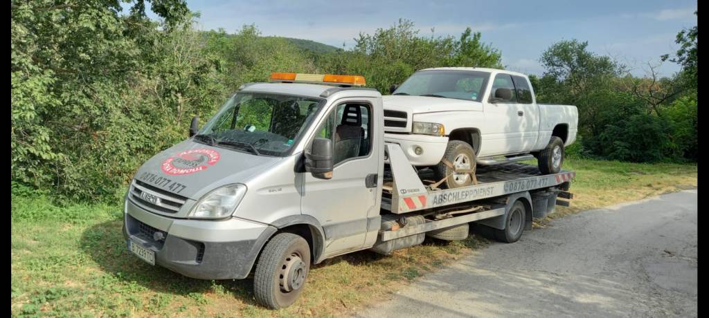 Помощ на пътя на развален пикап.